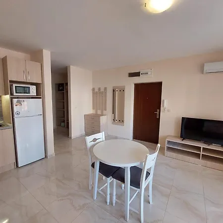 Artur Vip Club מלון דירות