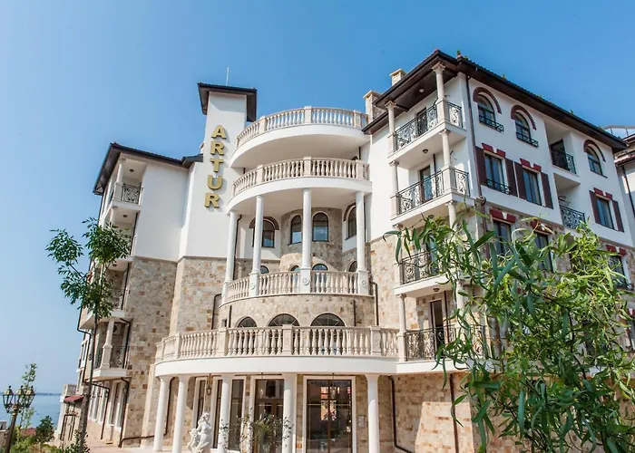 Artur Vip Club Aparthotel 4*