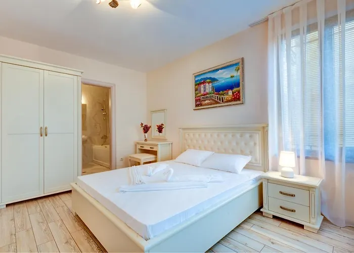 Artur Vip Club Aparthotel 4*