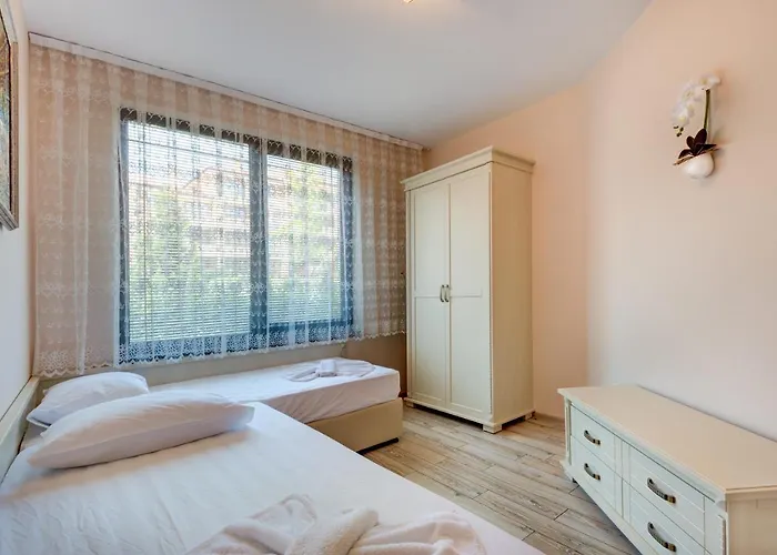 Artur Vip Club Aparthotel 4*