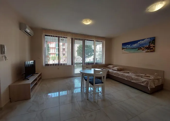 Artur Vip Club Aparthotel 4*